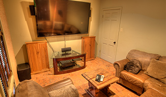 tv-view_titile-mainhouse_gameroom-center